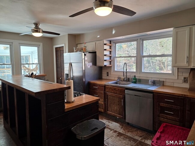 Building Photo - 61 N Shore Rd