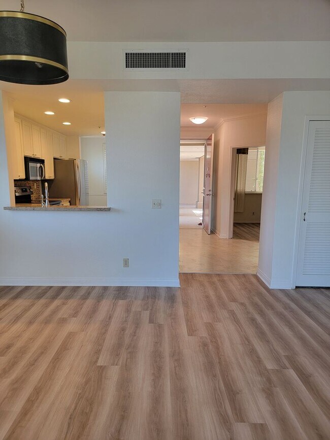 Building Photo - GEM IN THE VILLAGE- COX CABLE and WIFI INCLUDED IN THE RENT!