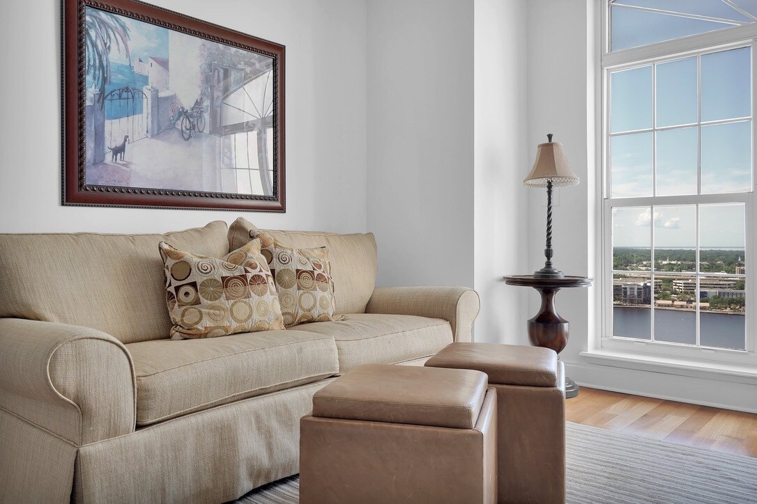 Building Photo - 400 E Bay St