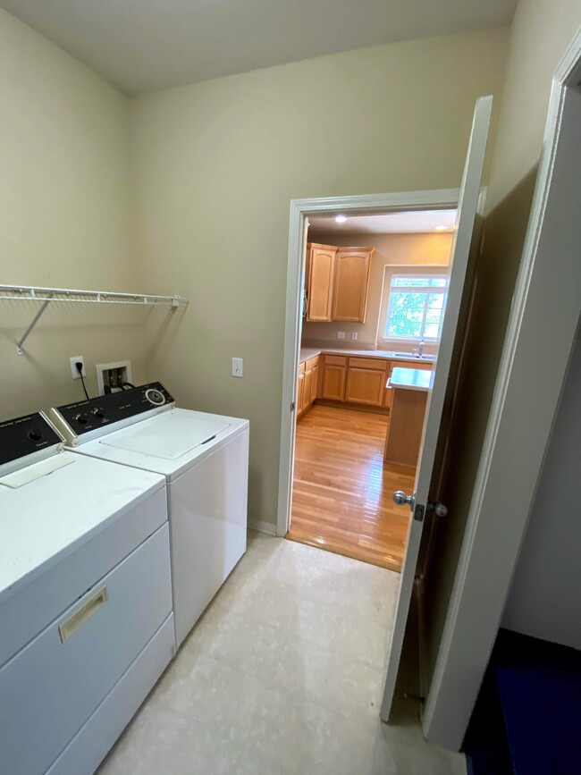 Laundry Room / Mudroom - 14295 Chariots Whisper Dr