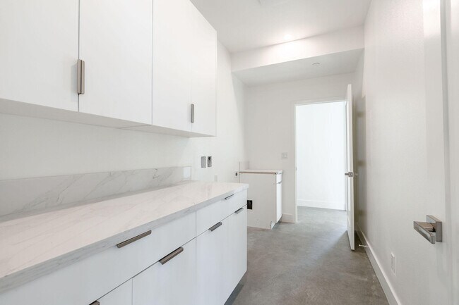 Building Photo - 416 Rosa Parks Rd