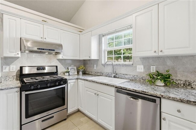 Building Photo - 575 Chandon Way