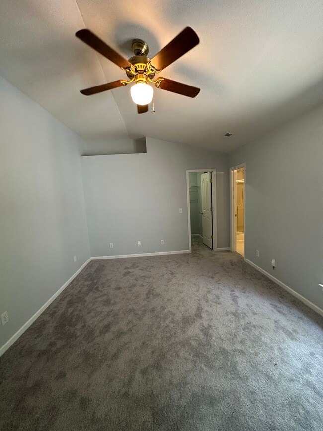 Building Photo - Cute 2BR/2.5BA in Ballantyne