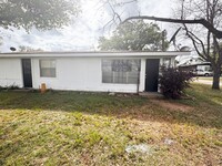 Building Photo - 105 Lake Breeze Dr