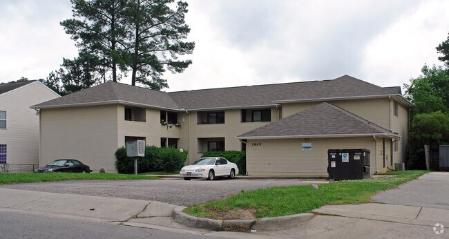 Primary Photo - Sherman Court