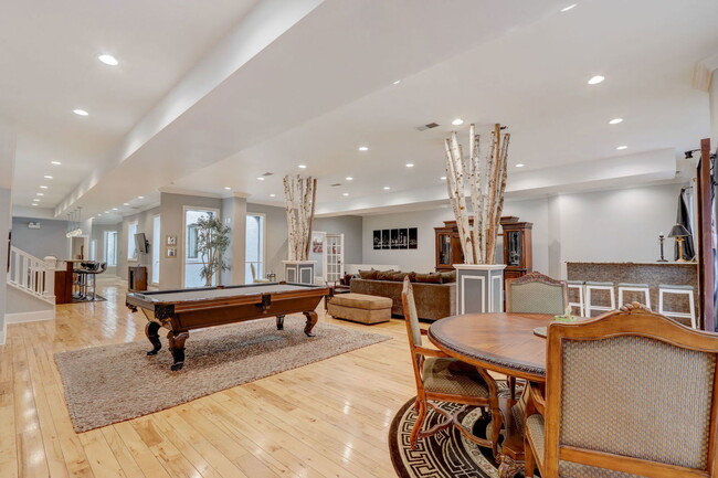 Building Photo - 22 W Ontario St