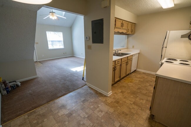 Building Photo - 2333 Parrot Ln