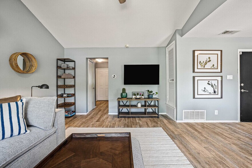 Building Photo - 5909 Cherry Loop