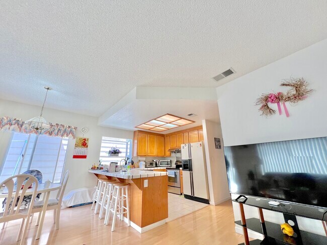 Building Photo - 6193 Potrero Dr