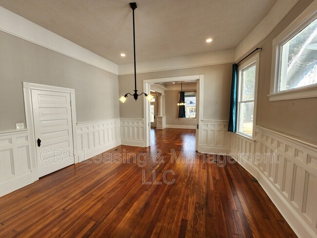 Building Photo - 2908 10th Ave