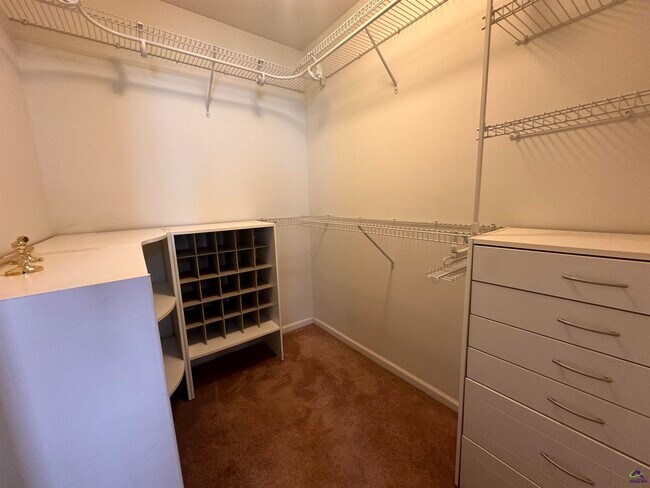 Building Photo - 123 Larkspur Ln