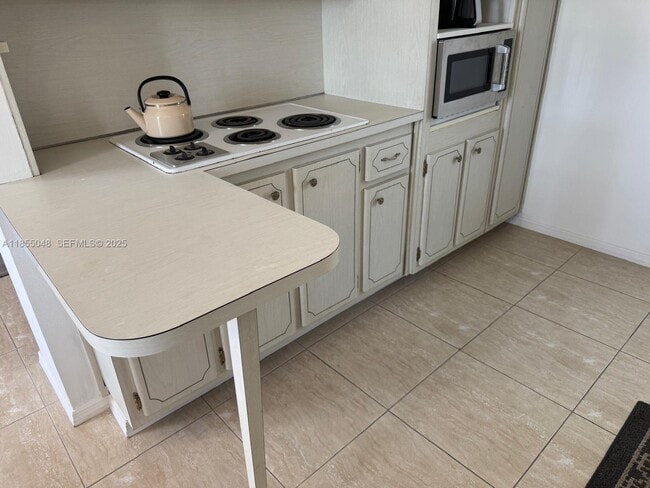 Building Photo - 7800 Carlyle Ave