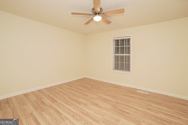 Building Photo - 757 Newport Dr