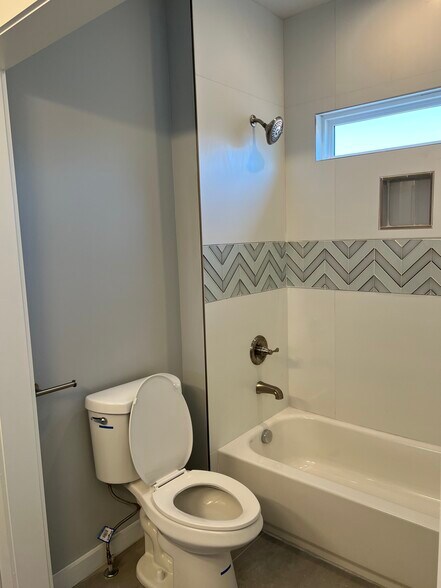 Building Photo - 1703 Heiman St