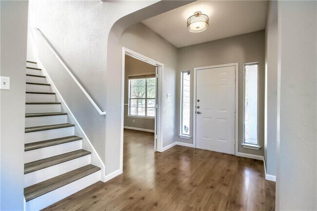 Building Photo - 706 Big Spring Dr