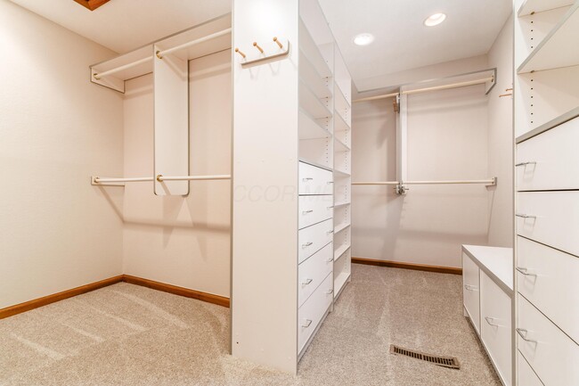 Building Photo - 6253 Headley Heights Ct