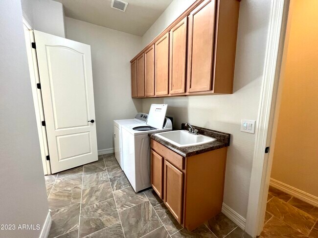 Building Photo - 8628 N Pierre Ct