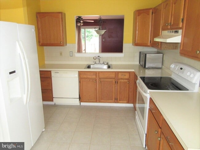 Building Photo - 1000 San Remo Ct