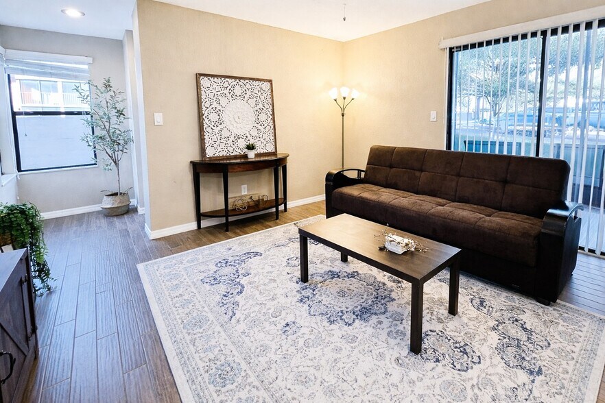 Building Photo - 2918 Antique Oaks Cir