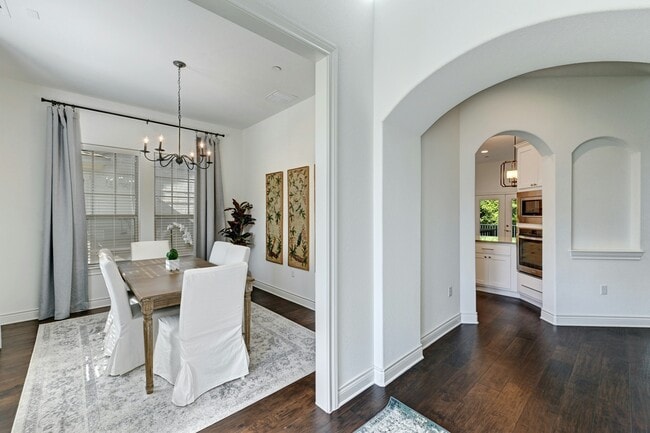 Building Photo - 2400 Winsted Ln