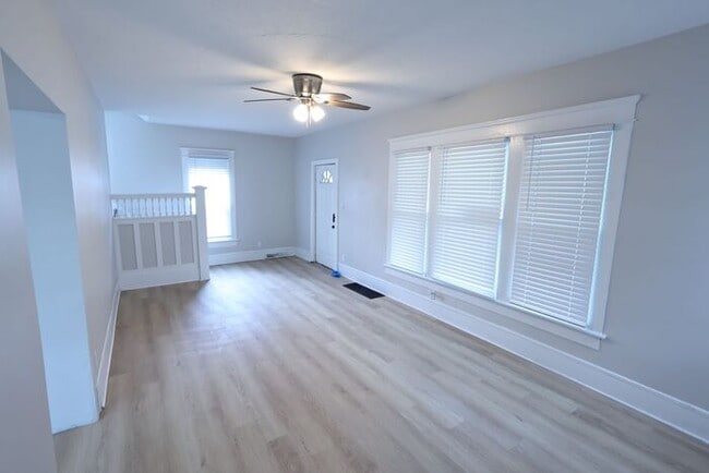 Building Photo - 686 East Ave