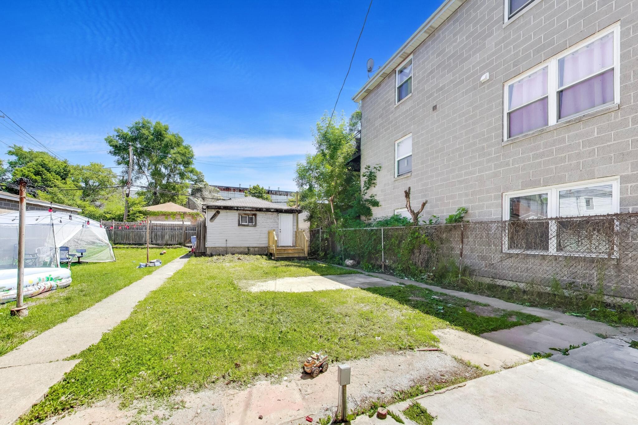 Building Photo - 1823 S Fairfield Ave