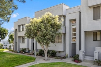 Building Photo - 810 America Way