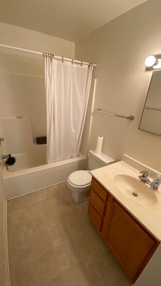 Building Photo - 1282 N Main St