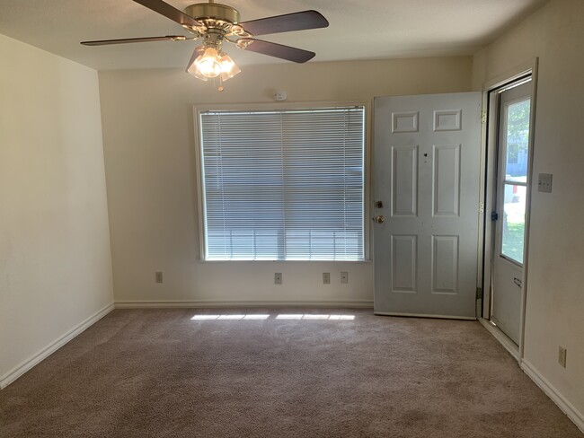 Living Room - 1034 S Crockett Dr