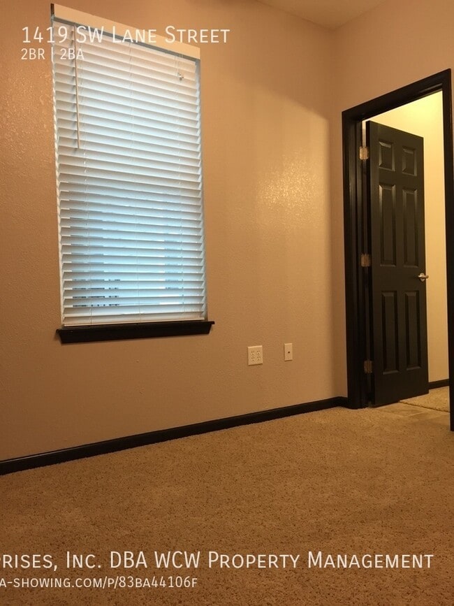 Building Photo - 1419 SW Lane St