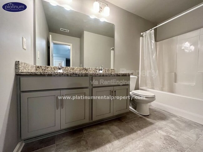 Building Photo - 2435 Kemp Dr NW