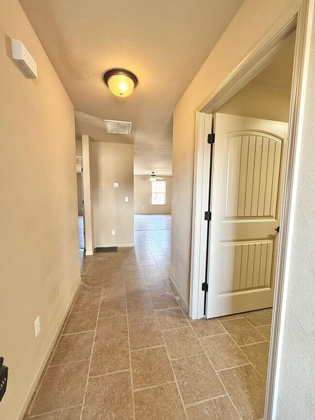 Building Photo - 100 Edna St