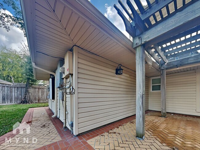 Building Photo - 4003 Highknoll Ln