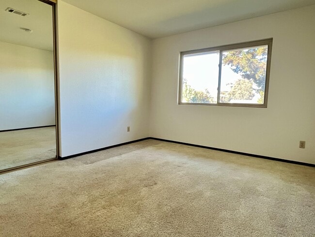 Building Photo - 3105 Blenkarne Dr