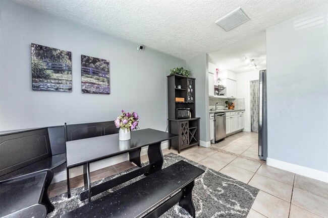 Building Photo - 405 Avondale Ln