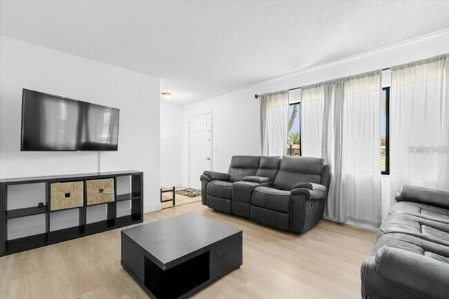Building Photo - 2506 Bali Cir