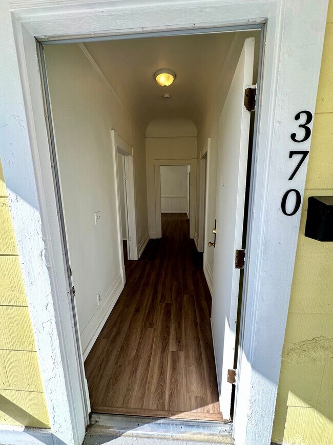 Building Photo - Reserve Now for June 2026! Great House in ...