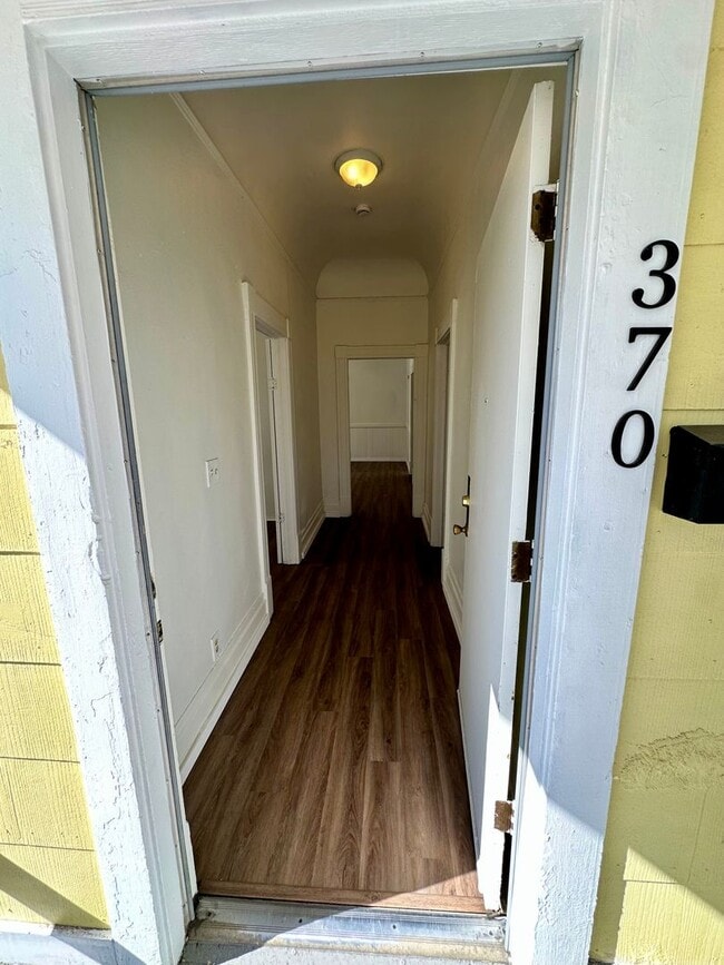 Building Photo - Reserve Now for June 2026! Great House in Downtown Chico