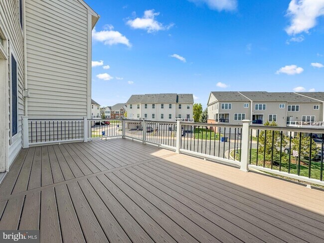 Building Photo - 42365 Pine Forest Dr