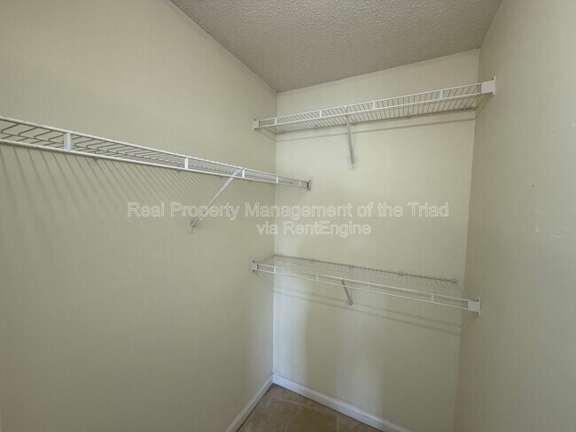 Building Photo - 5012 Lawndale Dr