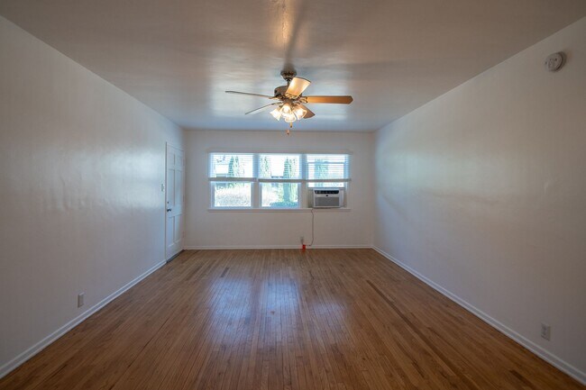 Interior Photo - 6308