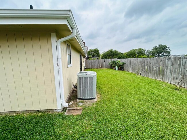 Building Photo - 13538 Clarewood Dr