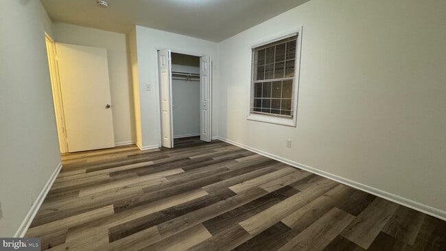 Building Photo - 3790 Lyndhurst Dr