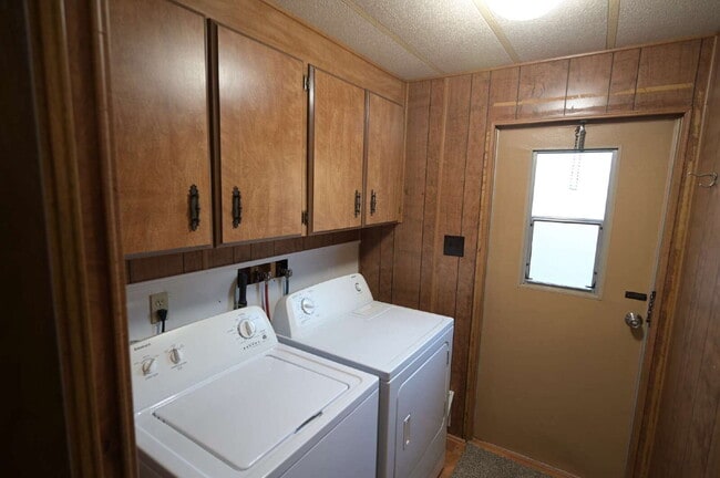 Building Photo - 2 bed 2 bath with large garage in Sequim