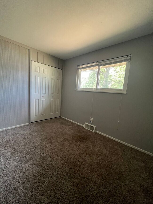 Building Photo - 3 bedroom 1 bath home for rent