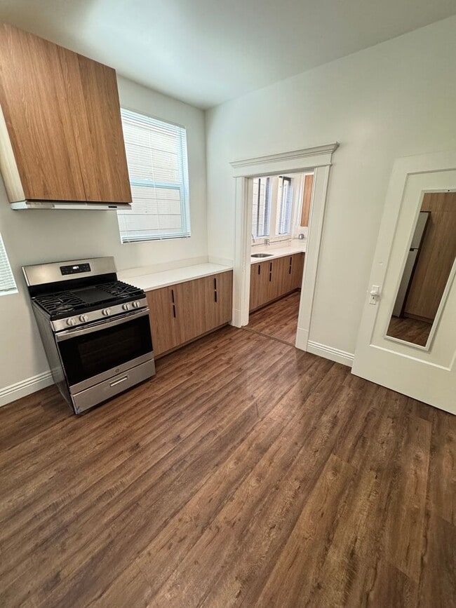 Building Photo - 1020-1024 Leavenworth Street