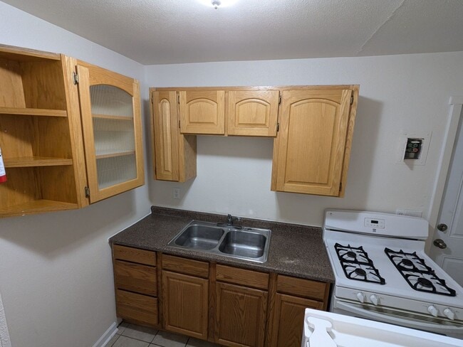 Building Photo - Ground Level 2 Bedroom, 2 Bath apartment. New flooring and paint. Tenant pays electric and natura...