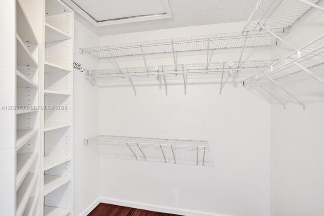 Building Photo - 21461 Sawmill Ct