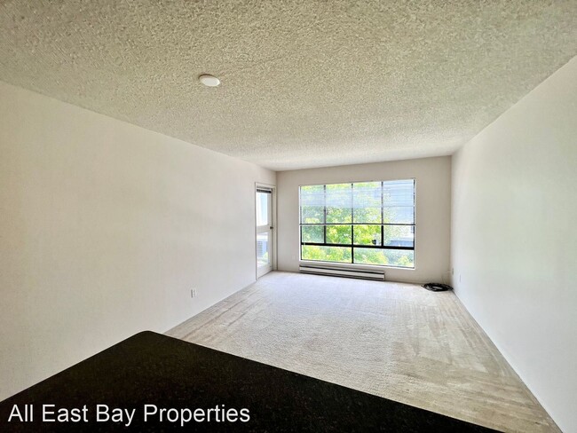 Building Photo - 1 br, 1 bath House - 7 Commodore Dr. #363