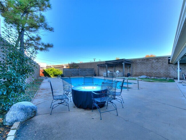 Building Photo - 5900 Mosteller Dr
